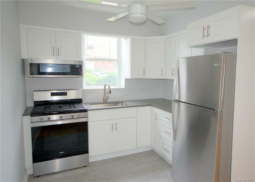 Property Photo: 138 W Boston Post Road 1fl NY 10543