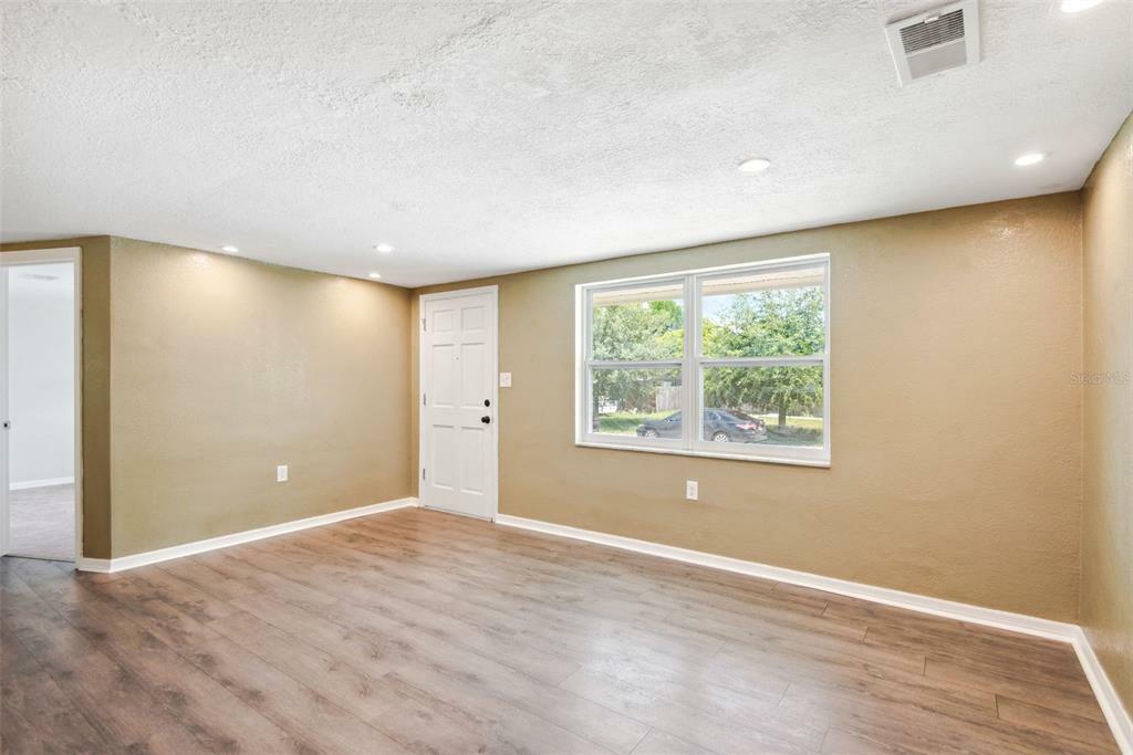 Property Photo:  7805 Treasure Pointe Drive  FL 34668 