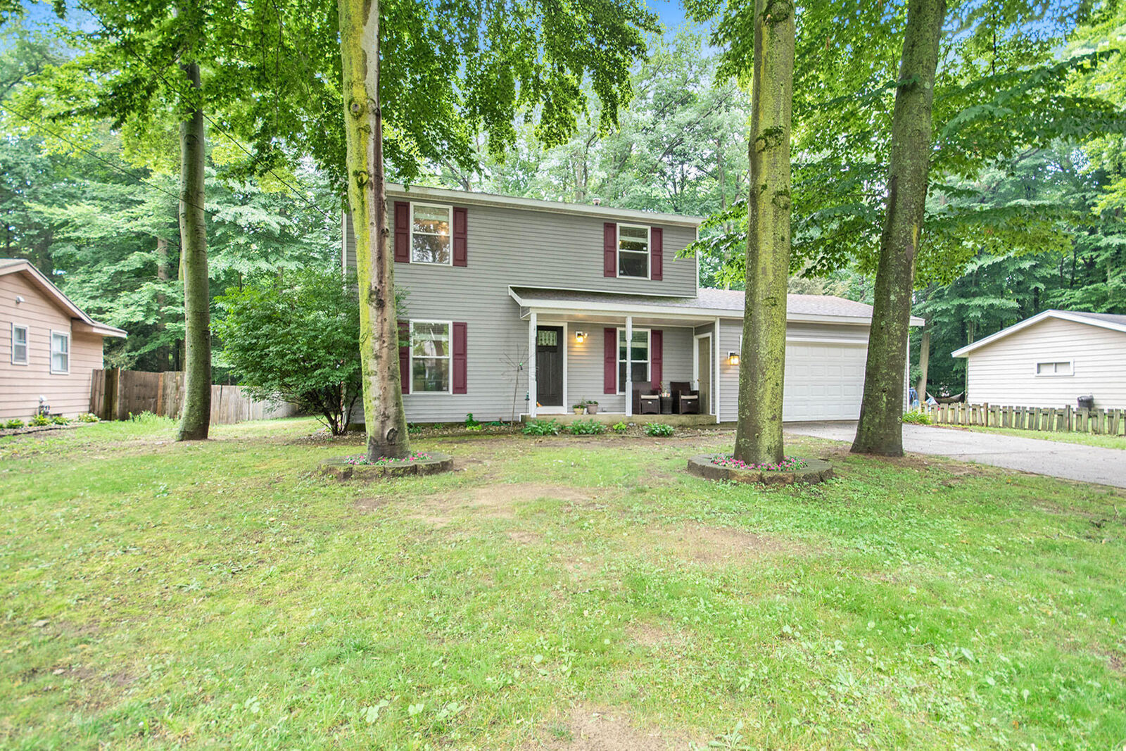 Property Photo:  1424 Post Avenue  MI 49424 