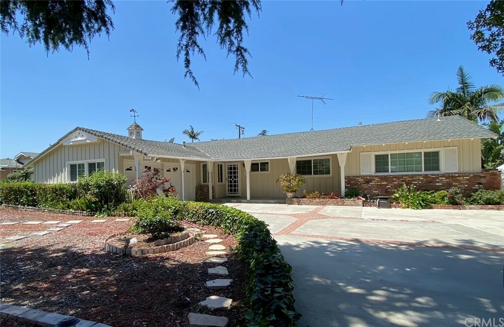 Property Photo:  829 S Hillward Avenue  CA 91791 