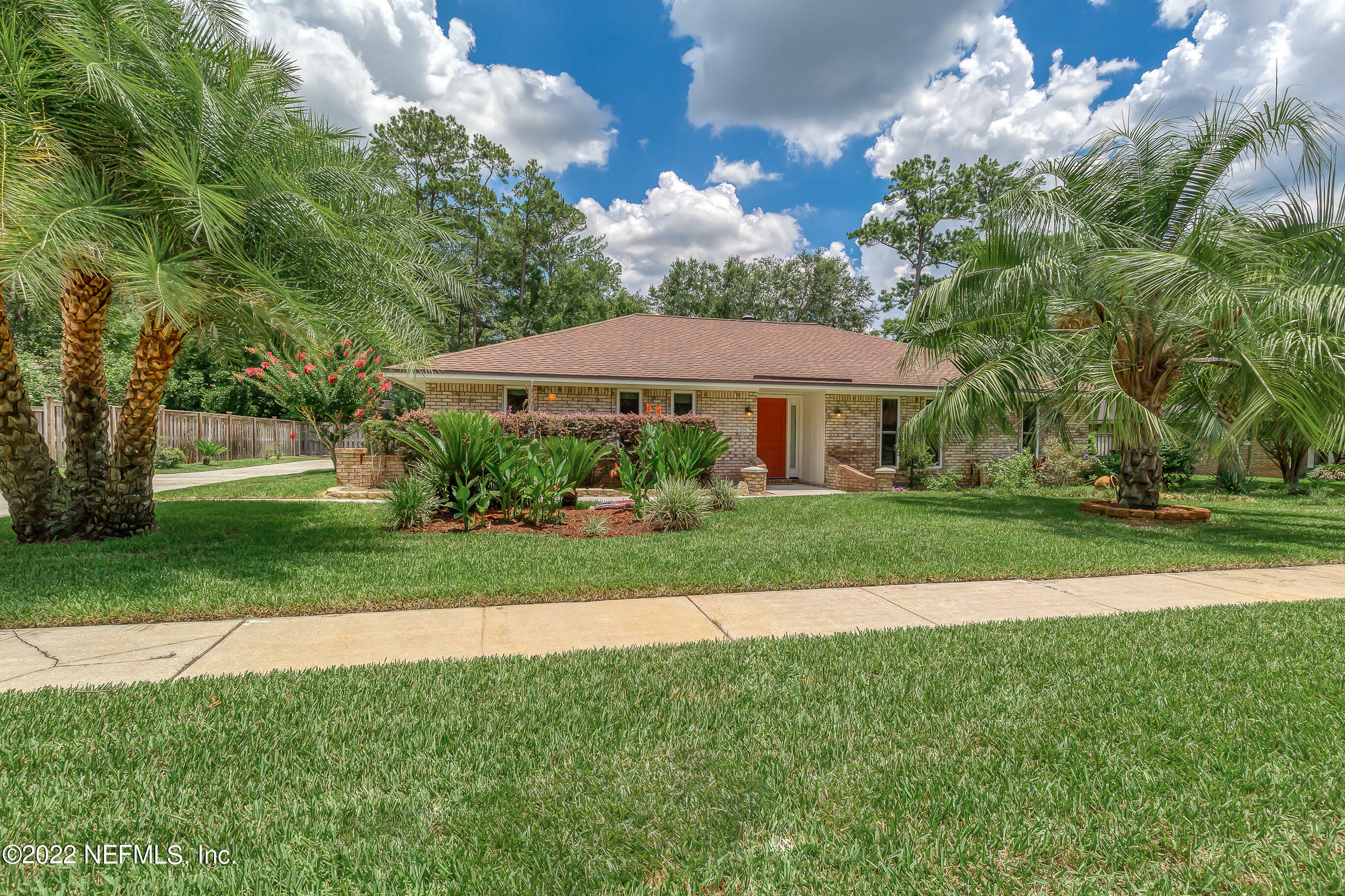 Property Photo: 6347 Christopher Creek Road E FL 32217