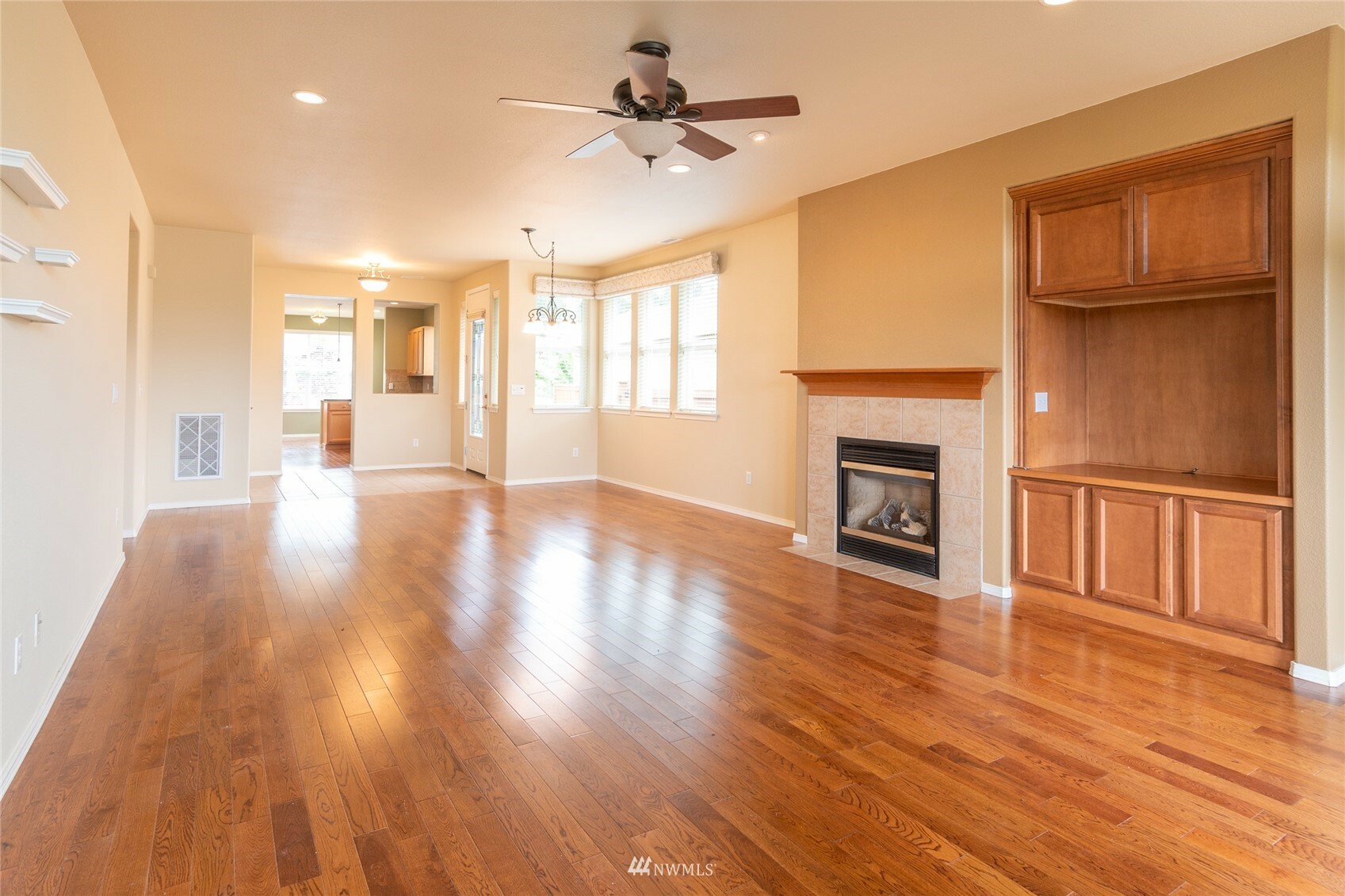 Property Photo: 8525 Bainbridge Loop NE WA 98516