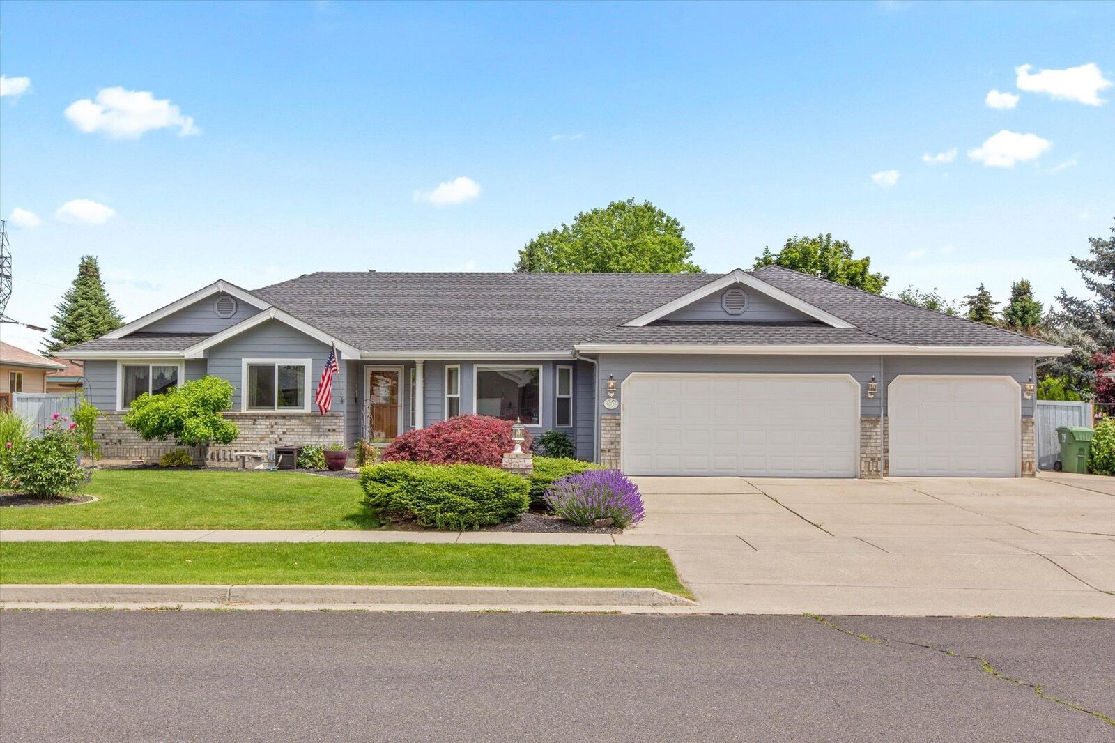 Property Photo: 10716 N Iroquois Dr WA 99208