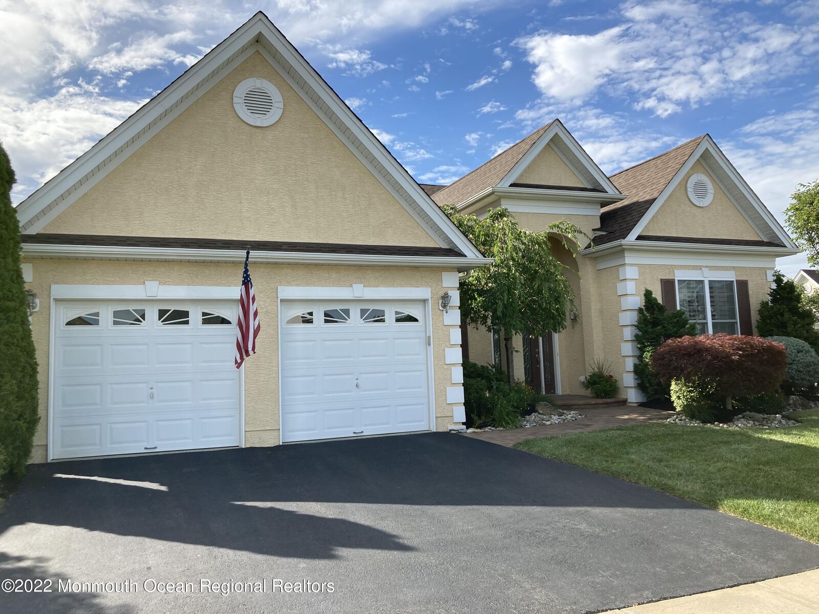 Property Photo:  2 Riviera Drive  NJ 08831 