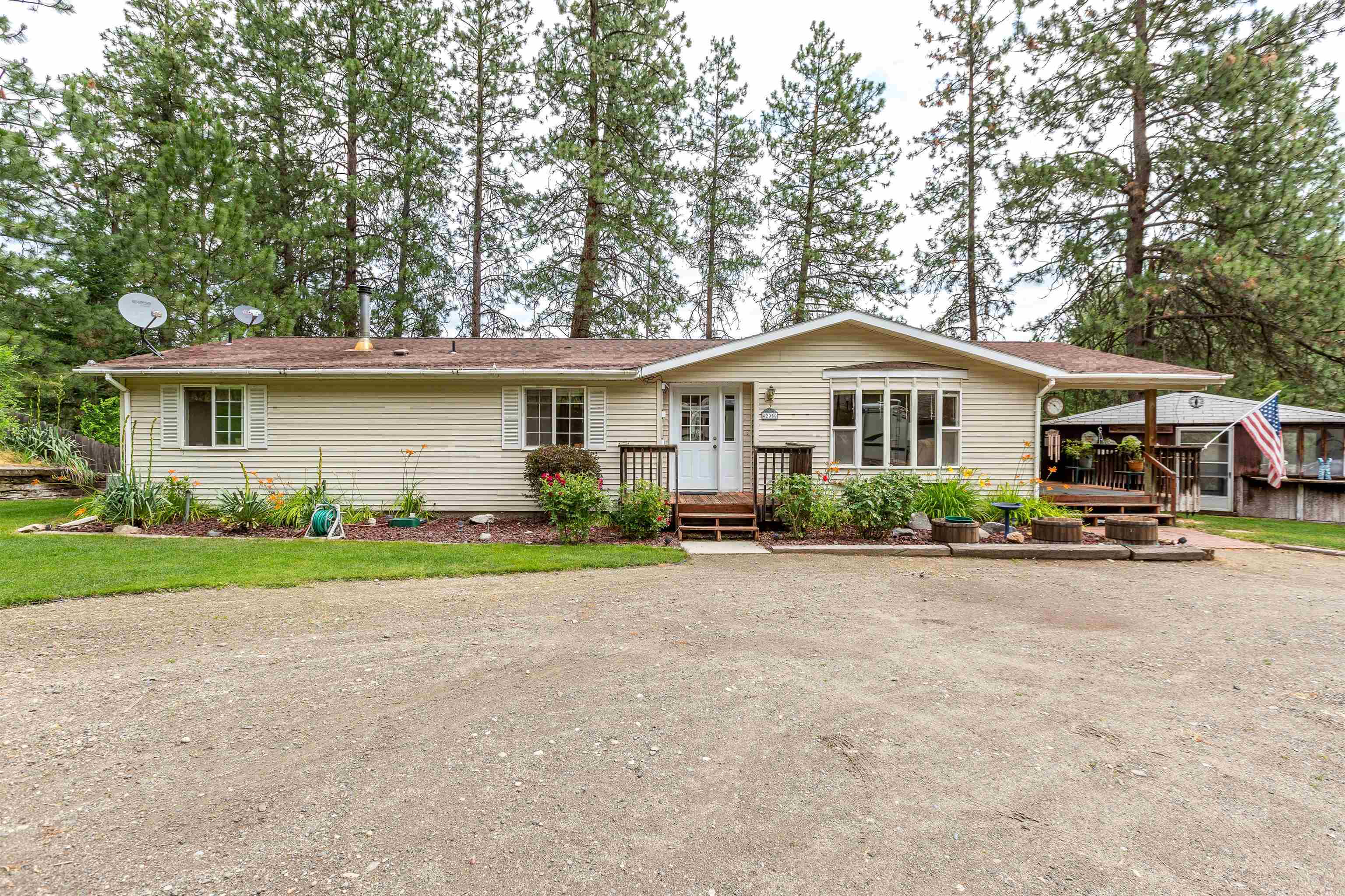 Property Photo:  42050 N Porcupine Bay Rd  WA 99122 