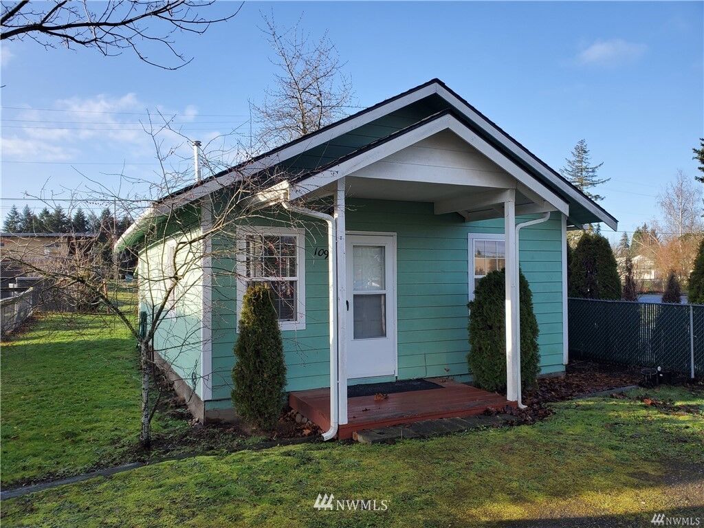 Property Photo:  109 Washington Avenue  WA 98597 