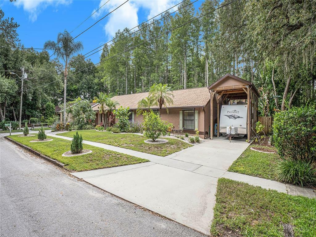 Property Photo: 726 Pent Street FL 34689