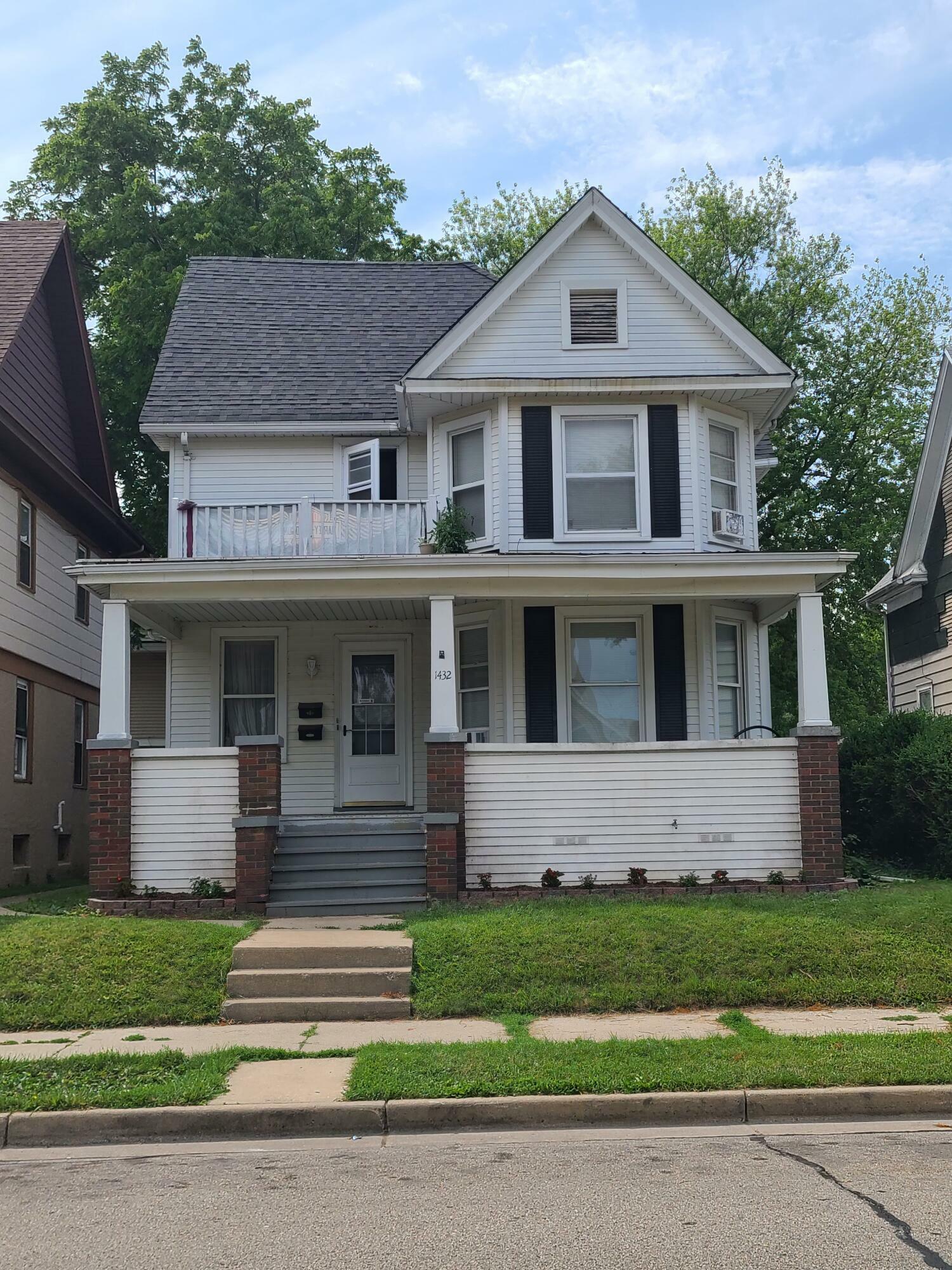 Property Photo:  1432 Hayes Ave  WI 53405 