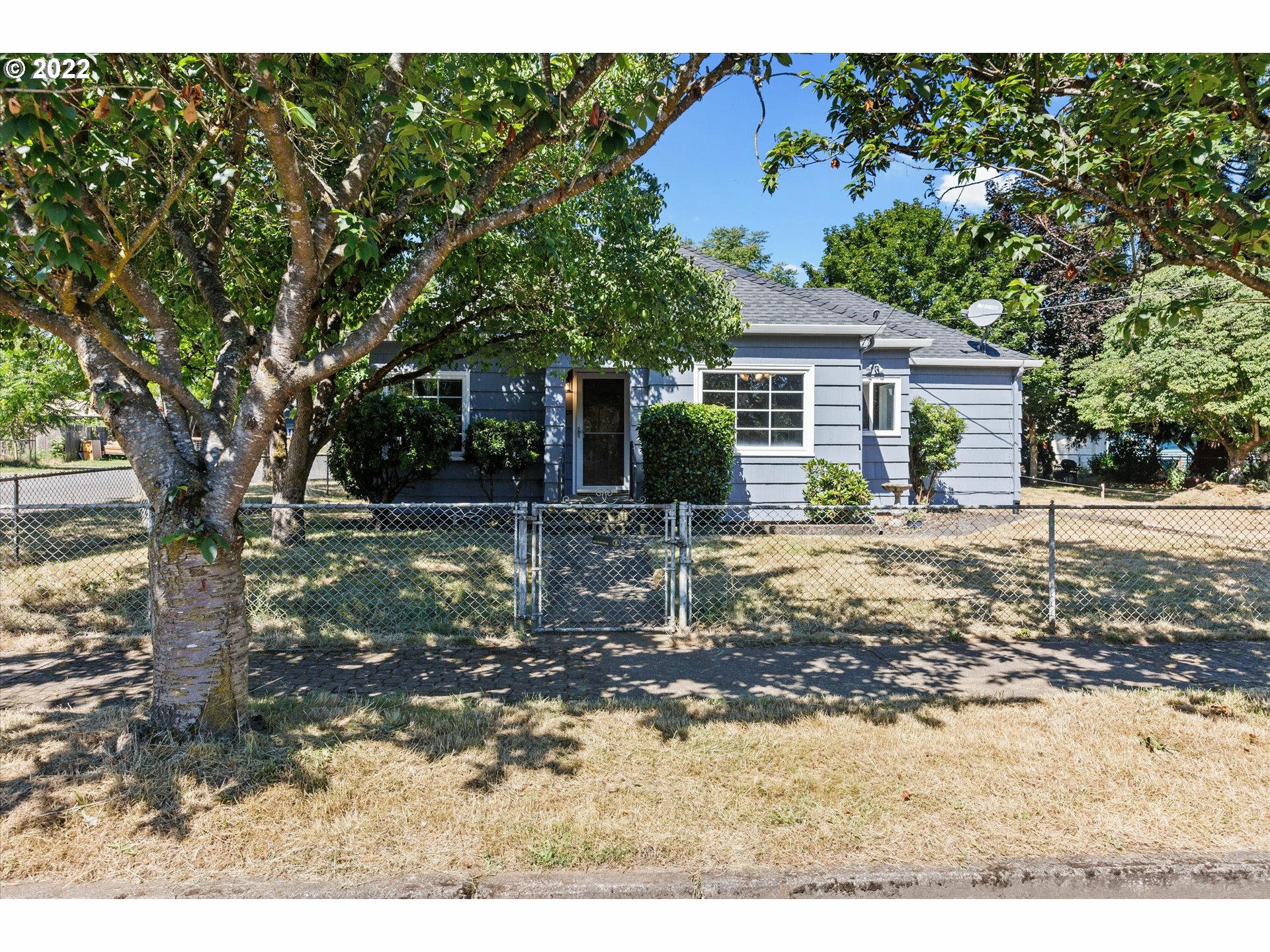 Property Photo:  3200 R St  WA 98663 