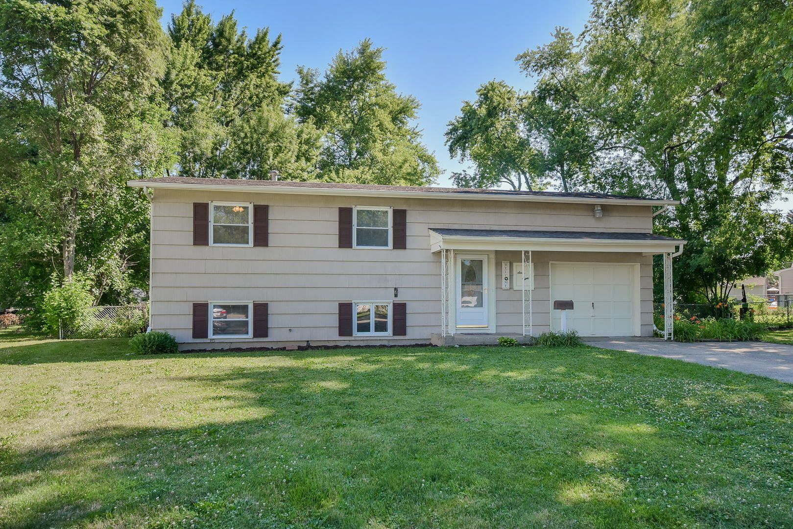 Property Photo:  68 Marnel Road  IL 60538 