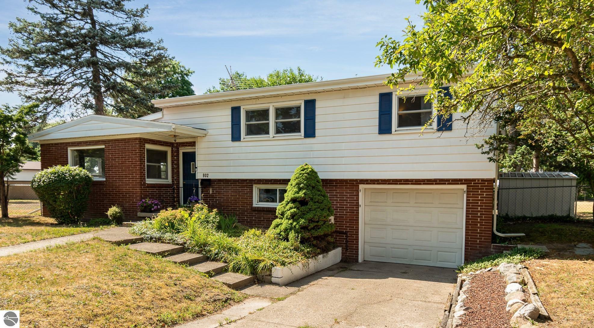 Property Photo:  902 Elizabeth Court  MI 48858 