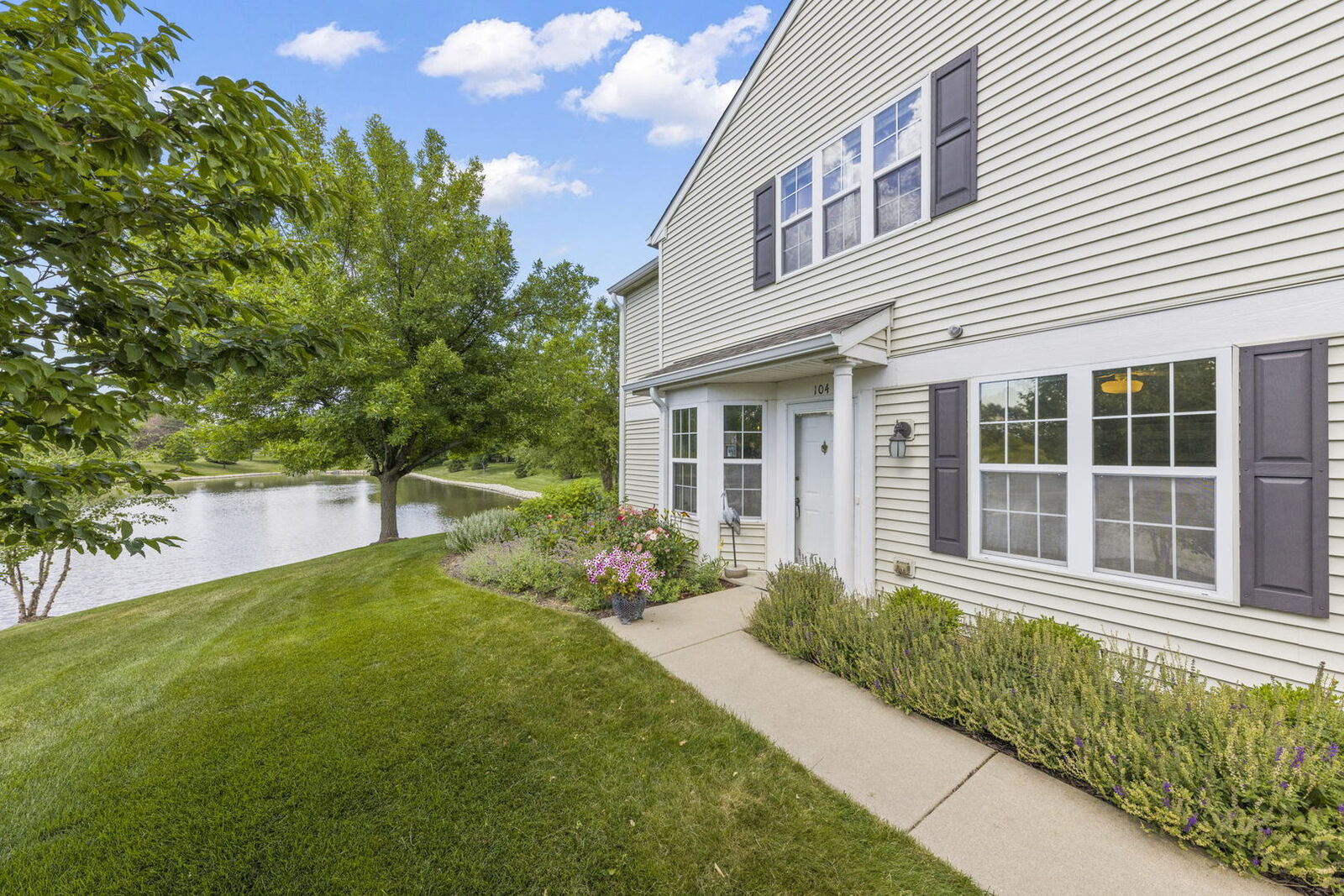 Property Photo:  2503 Sheehan Drive 104  IL 60564 