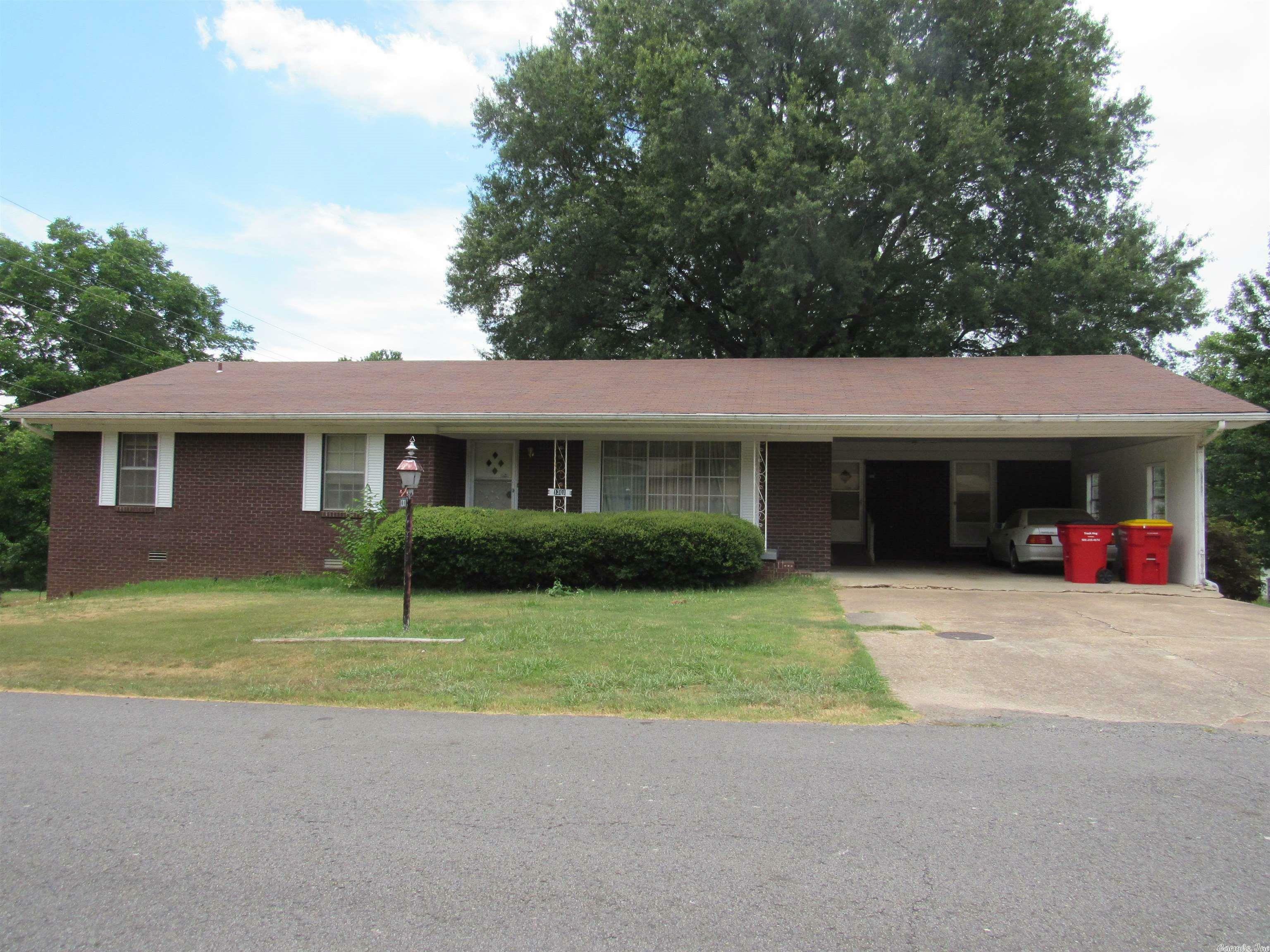 Property Photo:  1301 E View Street  AR 72110 