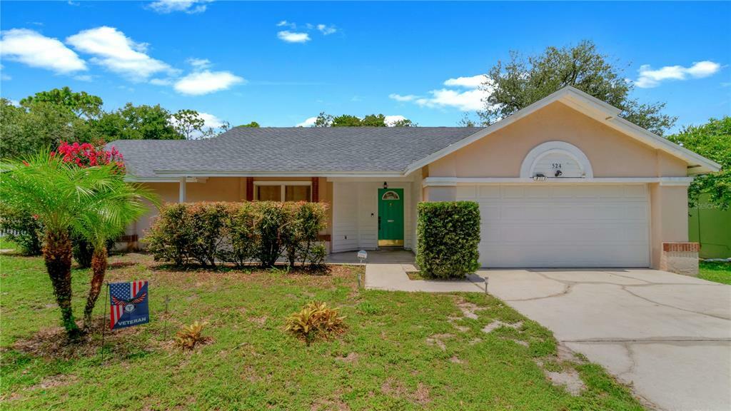 Property Photo: 524 Bridle Path FL 32707