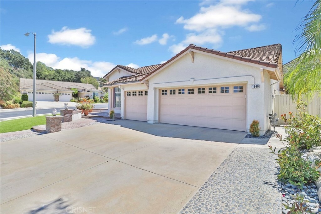 Property Photo:  1640 Springhaven Avenue  CA 91320 