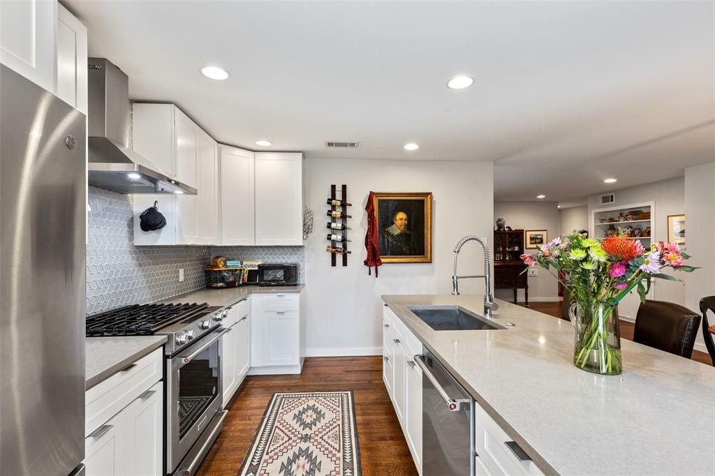 Property Photo: 10128 Parkford Drive TX 75238