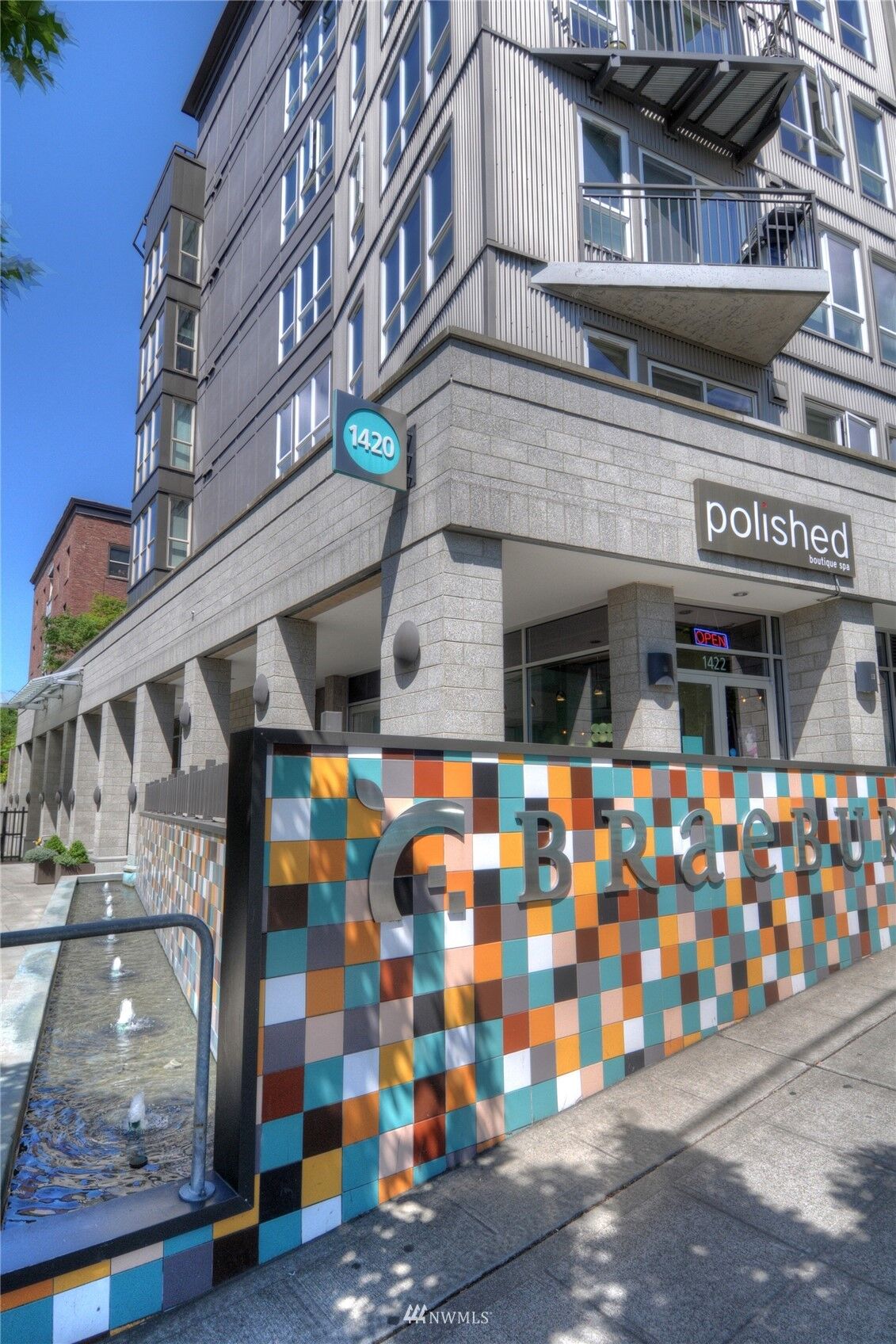 Property Photo: 1420 E Pine Street 401 WA 98122