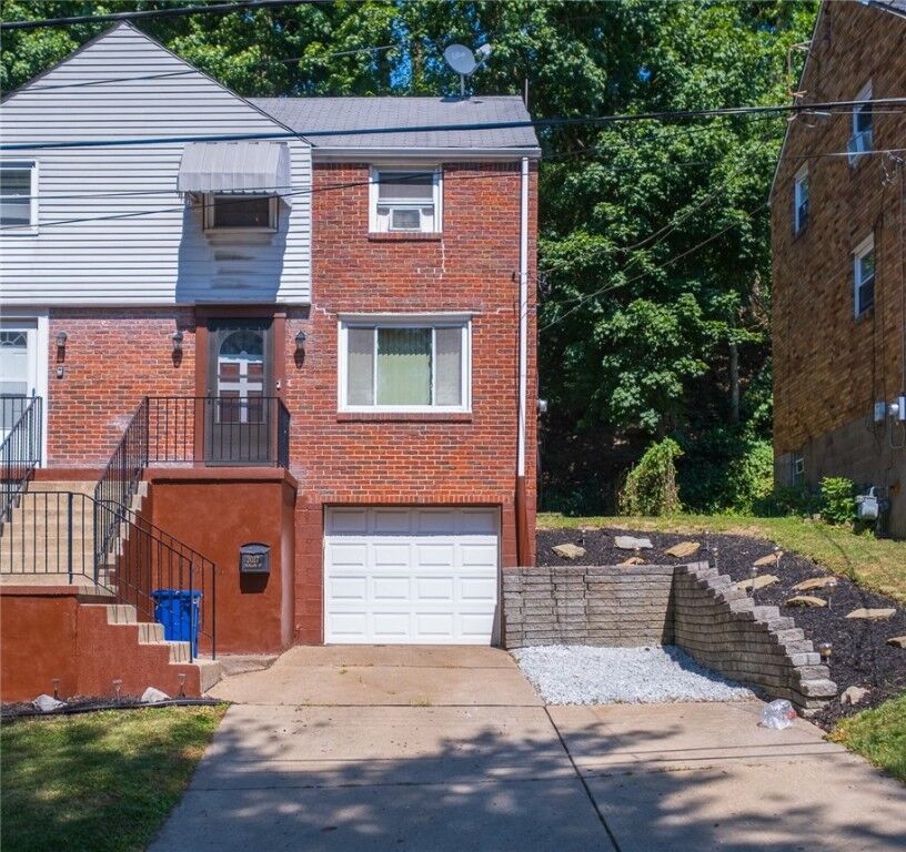 Property Photo:  2027 Fairland St  PA 15210