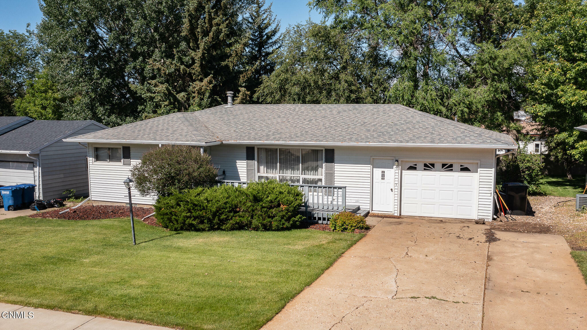 Property Photo:  873 7th Avenue W  ND 58601 