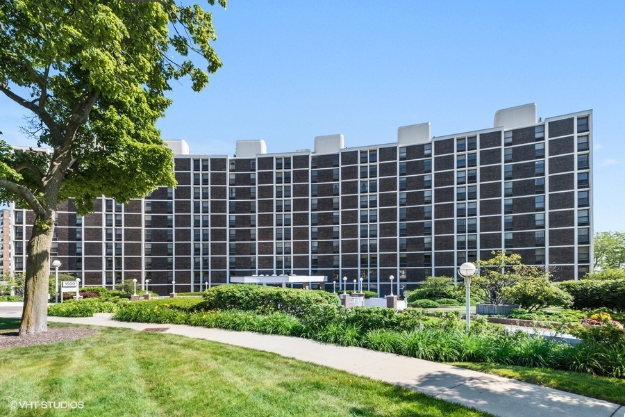 Property Photo:  1500 Sheridan Road 1A  IL 60091 