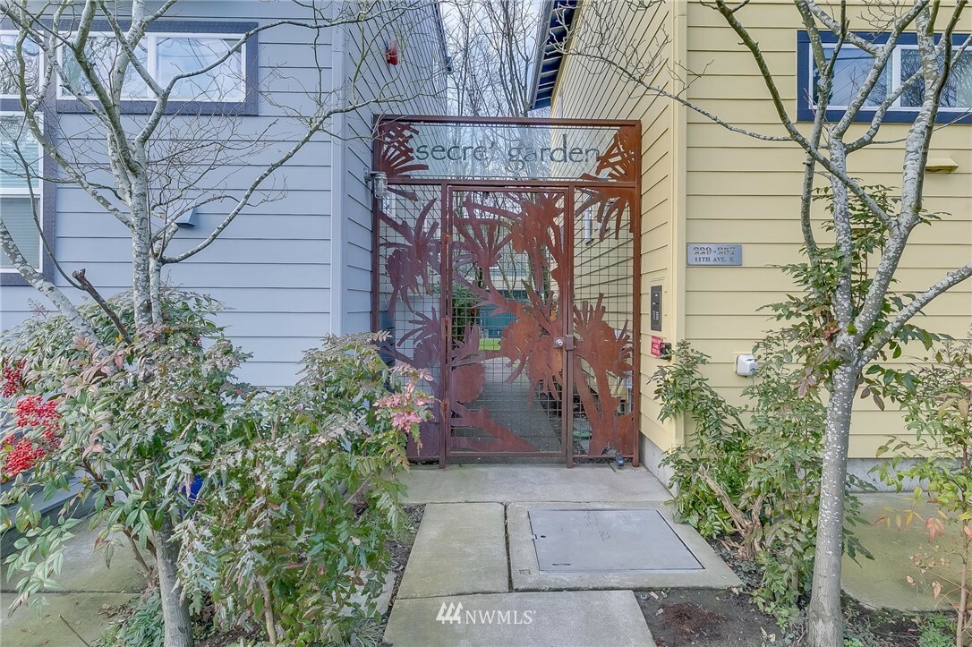 Property Photo:  249 11th Avenue E  WA 98102 