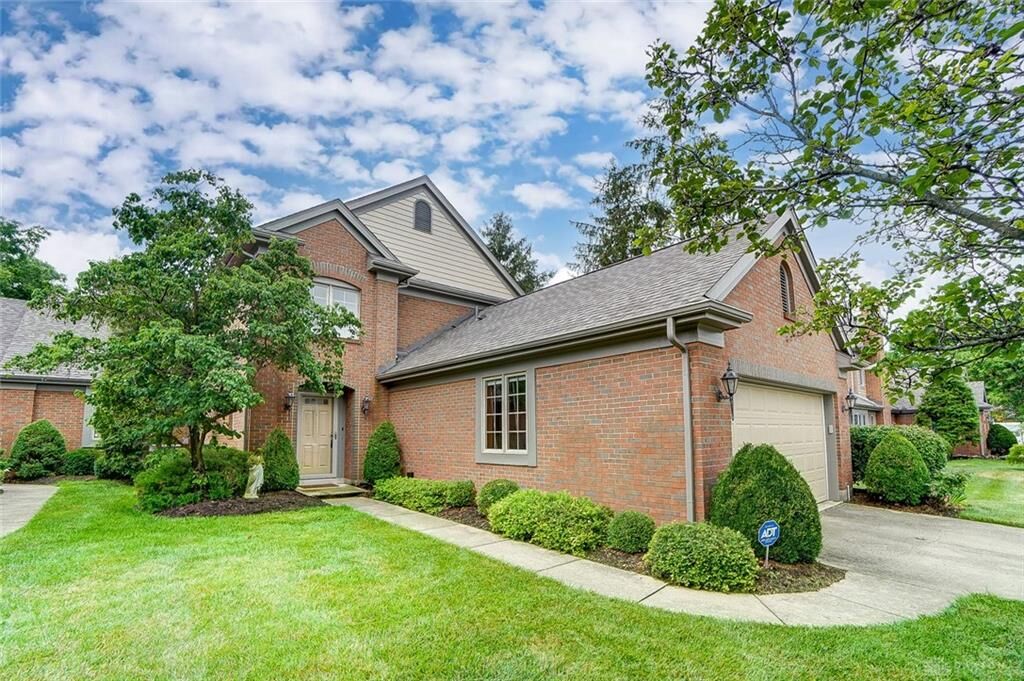 Property Photo: 2594 Vienna Estates Drive OH 45459