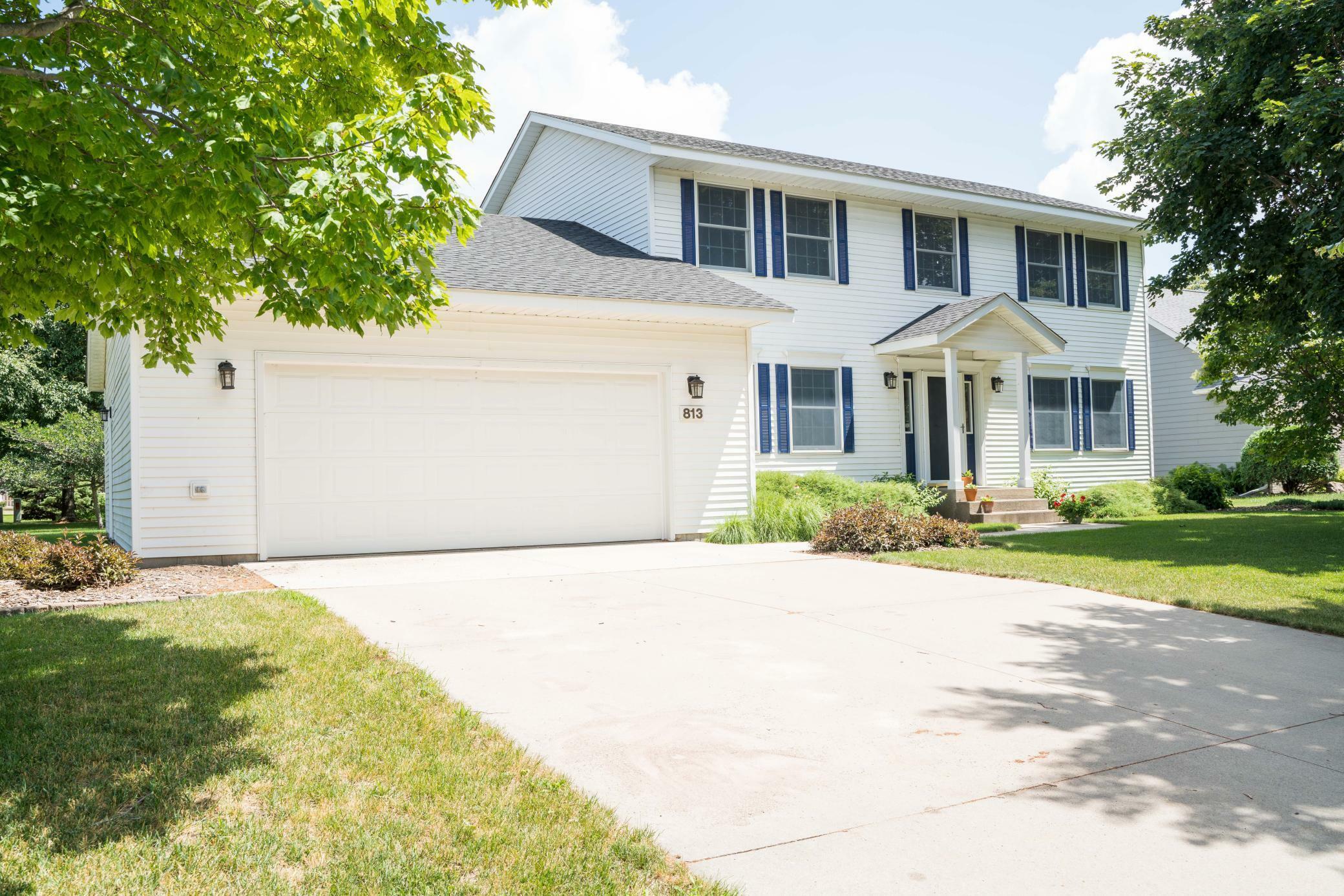 Property Photo:  813 S Hubbard Avenue  MN 55355 