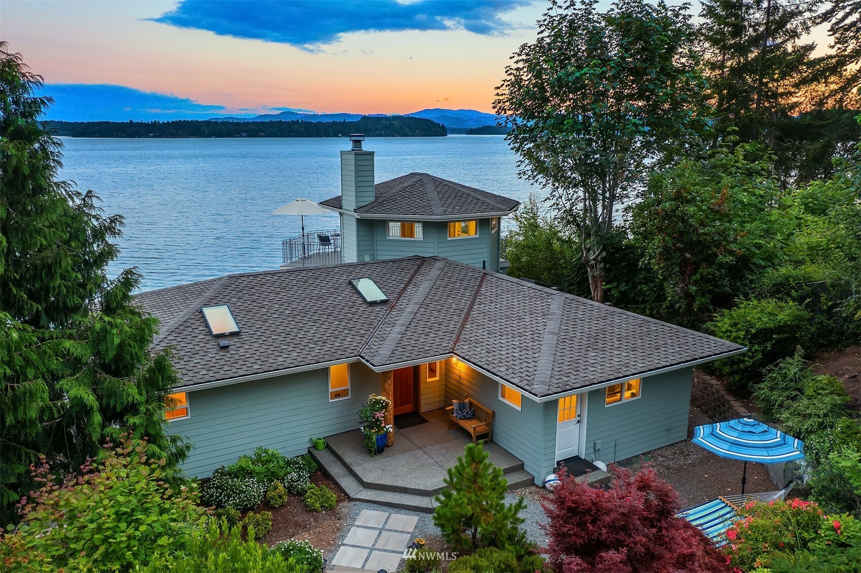 Property Photo:  211 SE Totten Shores Drive  WA 98584 