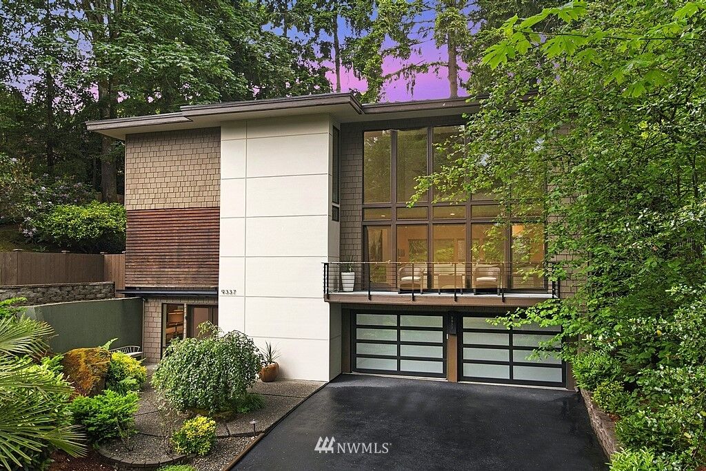 Property Photo: 9337 SE 70th Place WA 98040