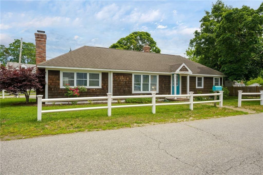 Property Photo:  86 Bluff St  RI 02915 
