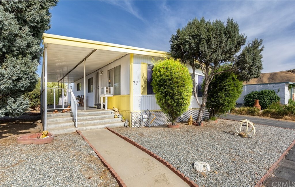 Property Photo:  2200 W Wilson Street 37  CA 92220 