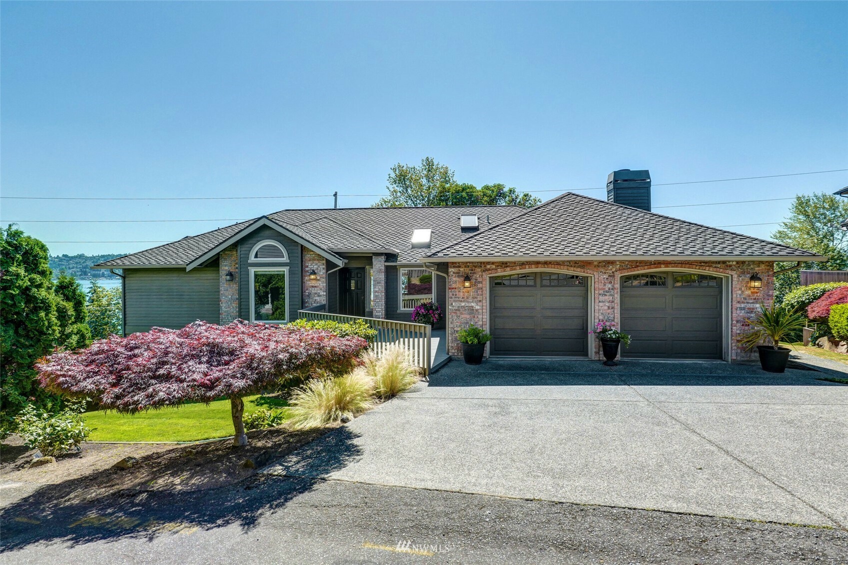 Property Photo:  2902 Lake Washington Boulevard N  WA 98056 