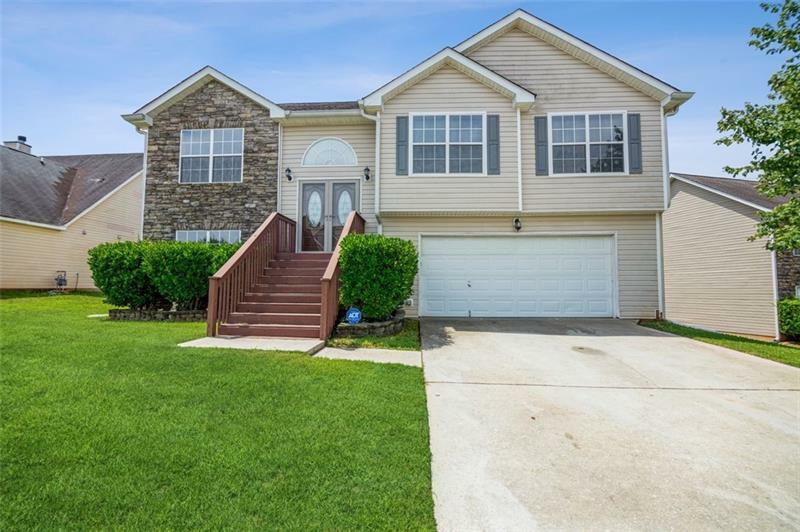 Property Photo: 516 Carlsbad Cove GA 30281