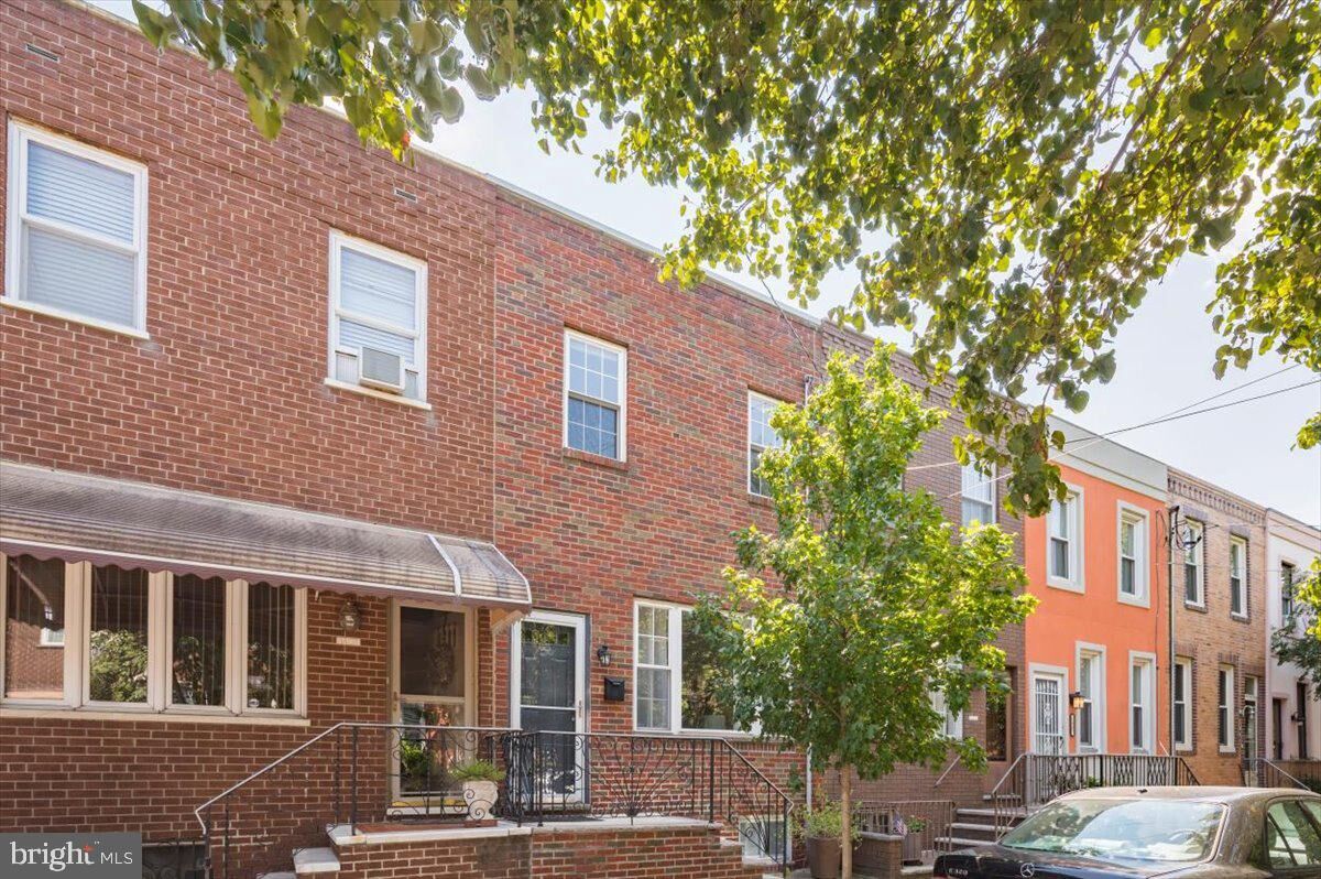 Property Photo: 1403 S Juniper Street PA 19147