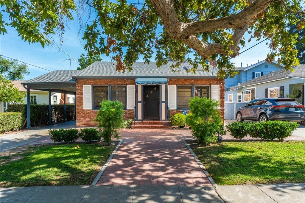 Property Photo: 611 Virginia Avenue CA 92706