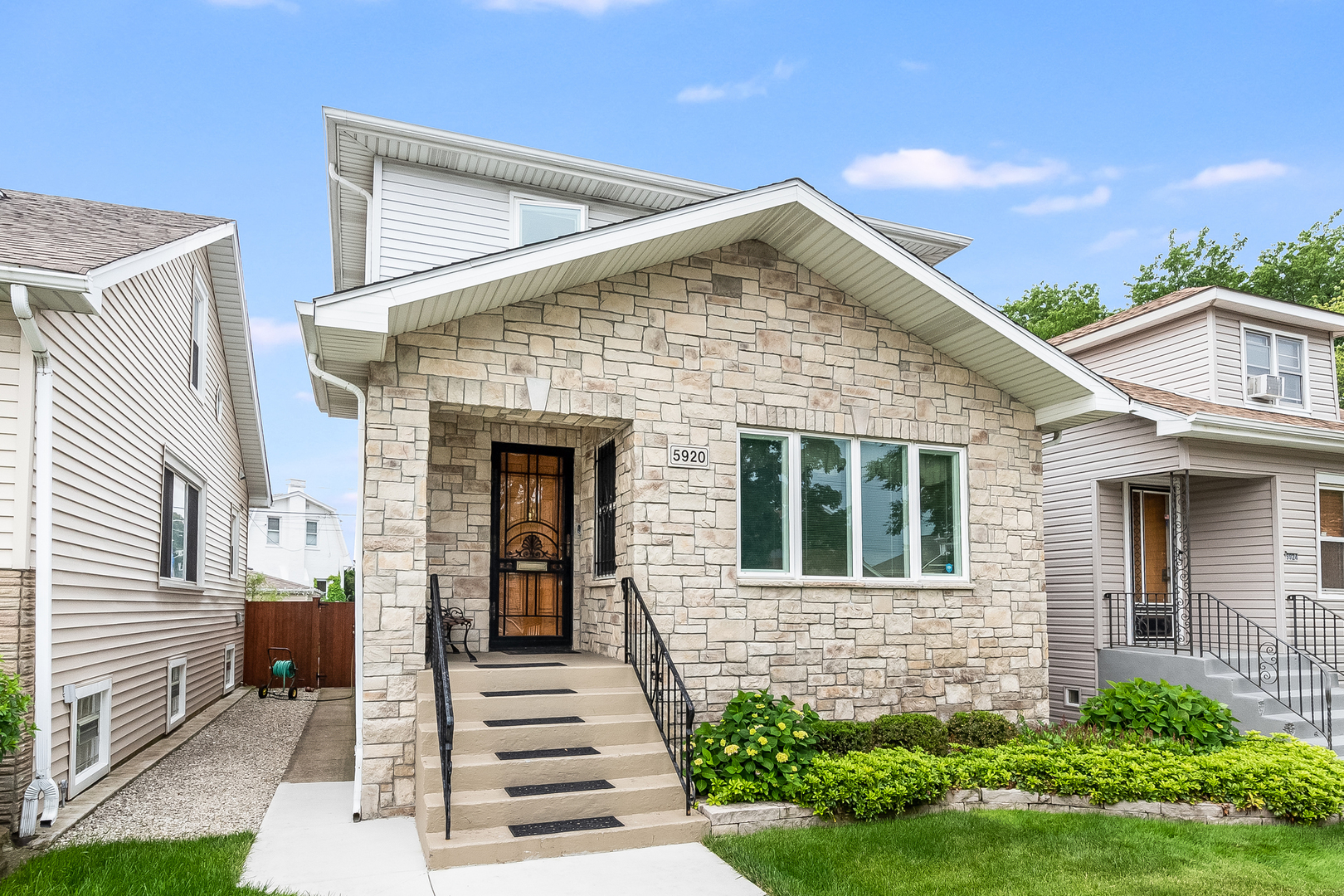 Property Photo: 5920 N Elston Avenue IL 60646