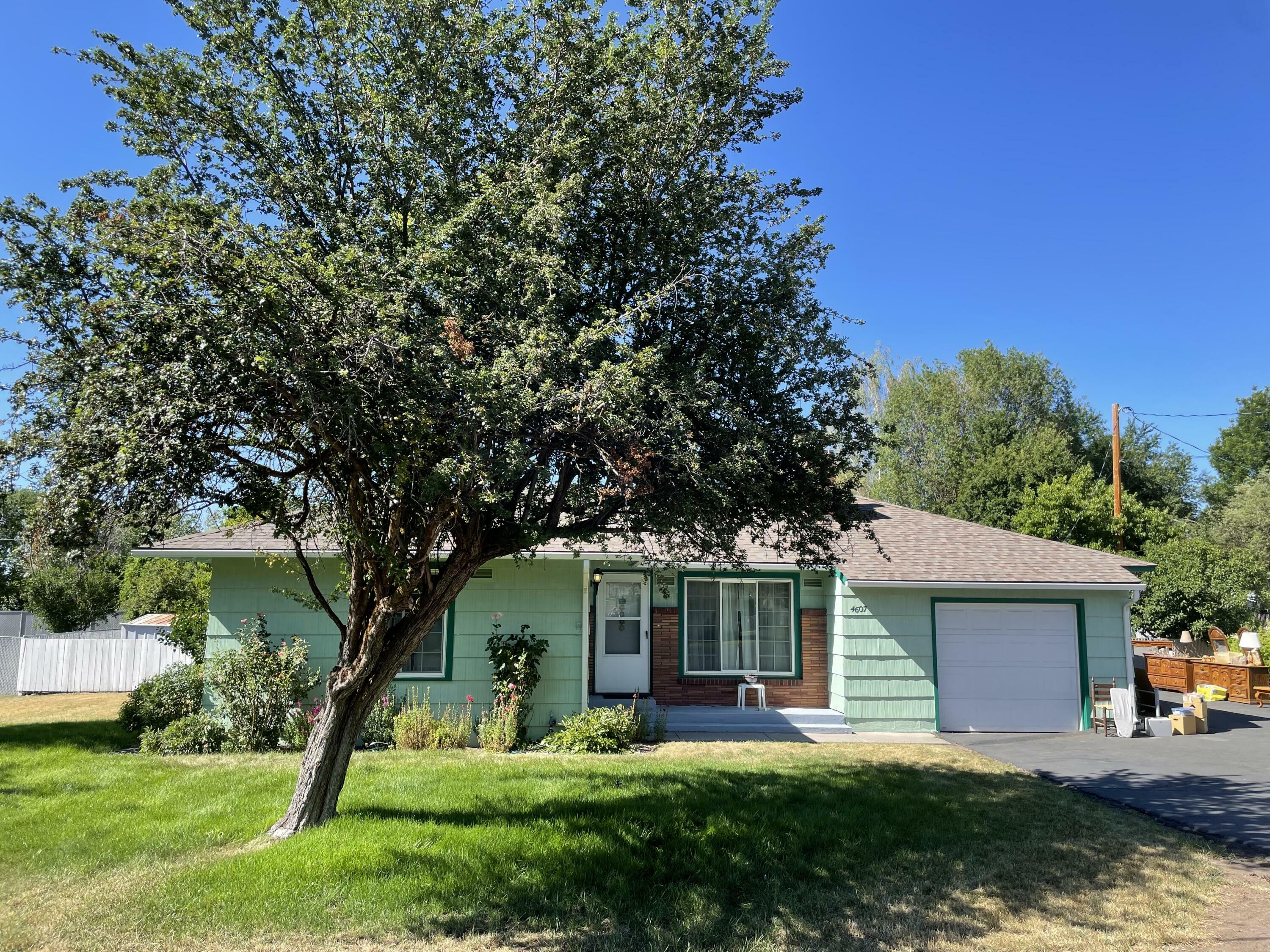 4607 Laverne Avenue  Klamath Falls OR 97603 photo