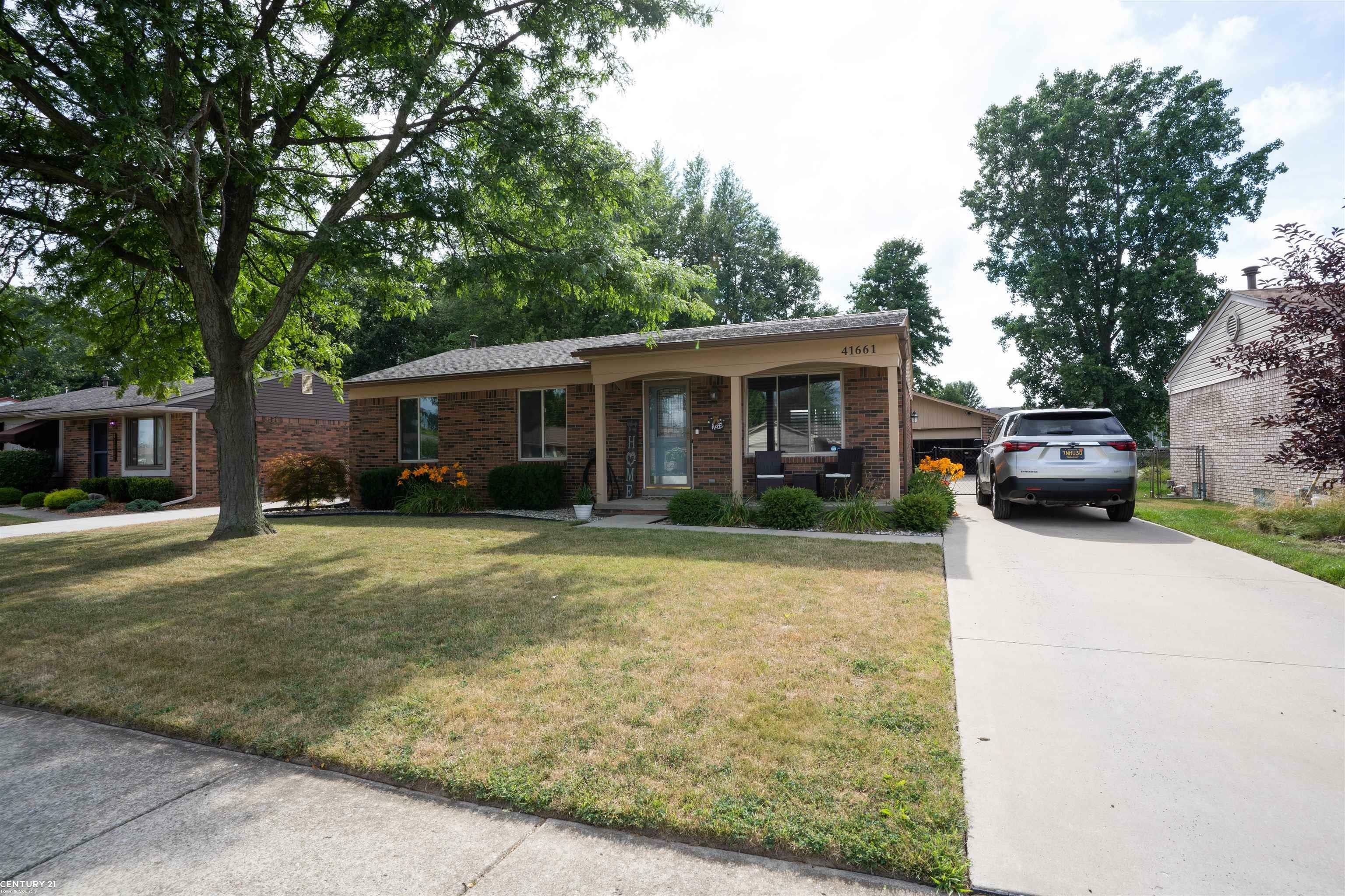 Property Photo:  41661 Clayton  MI 48038 