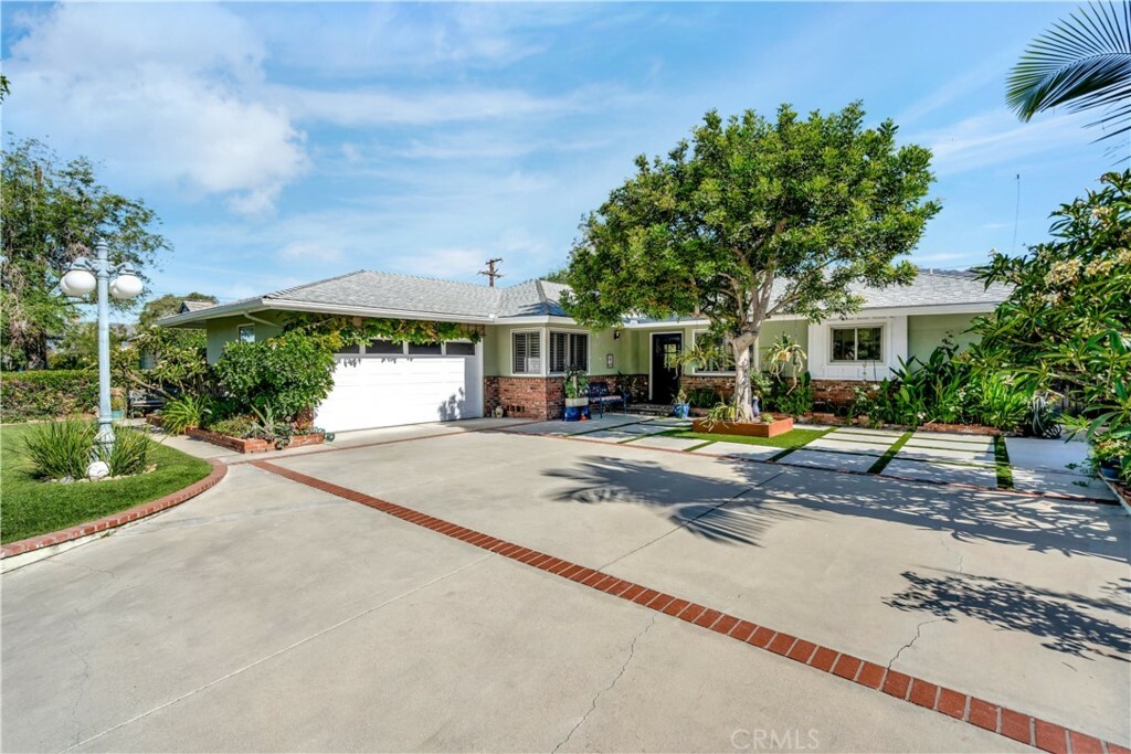 Property Photo:  1109 E Comstock Avenue  CA 91741 