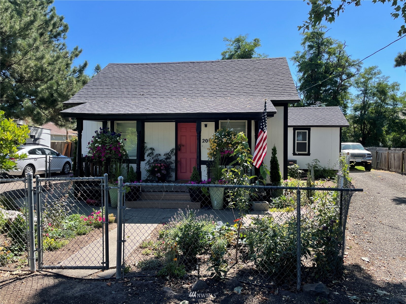 Property Photo: 209 SE Birch Avenue WA 99324