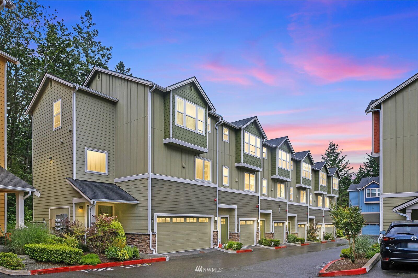 Property Photo:  23000 NE 8th Street E4  WA 98074 