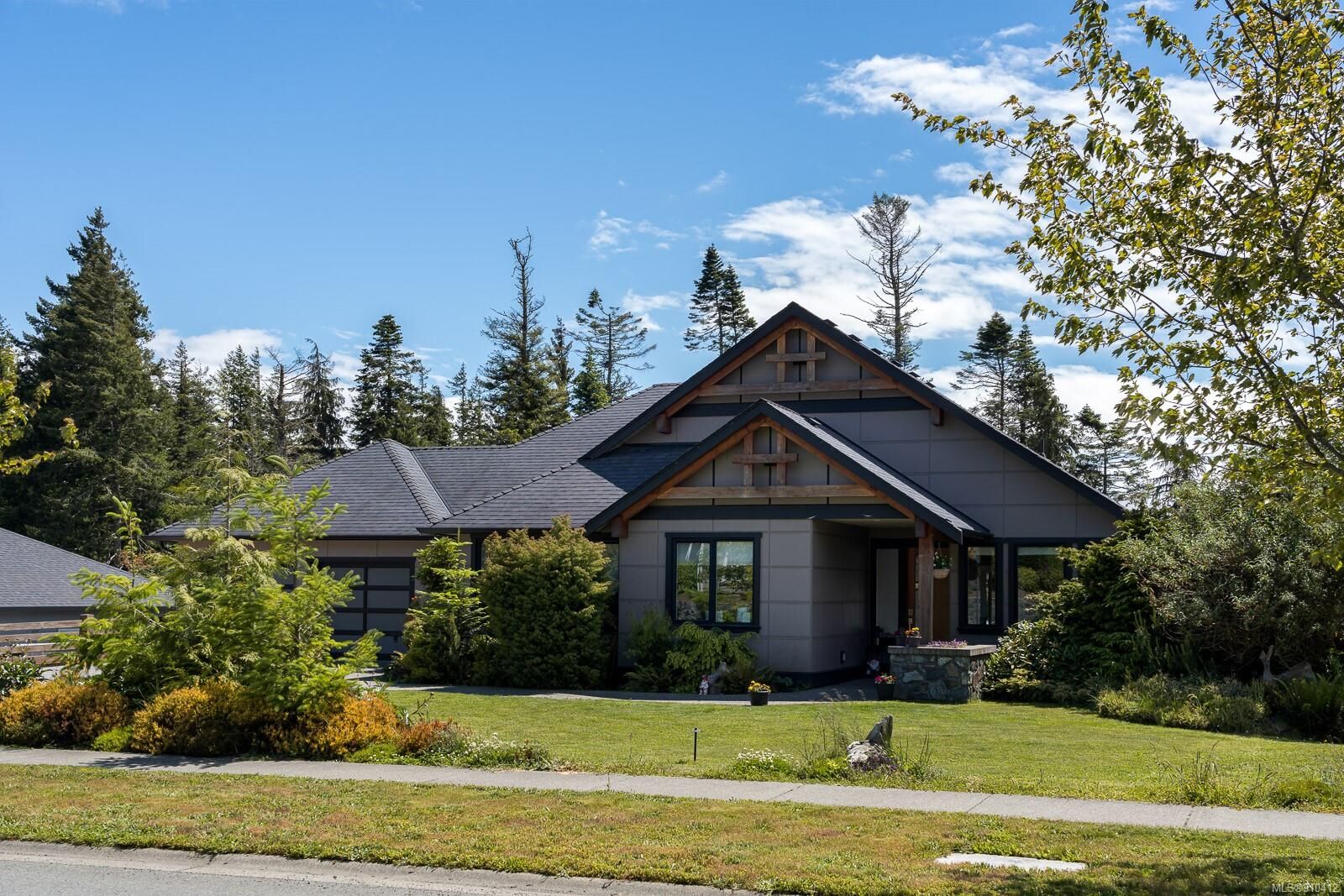 Property Photo: 2160 Erinan Blvd BC V9Z 1M8