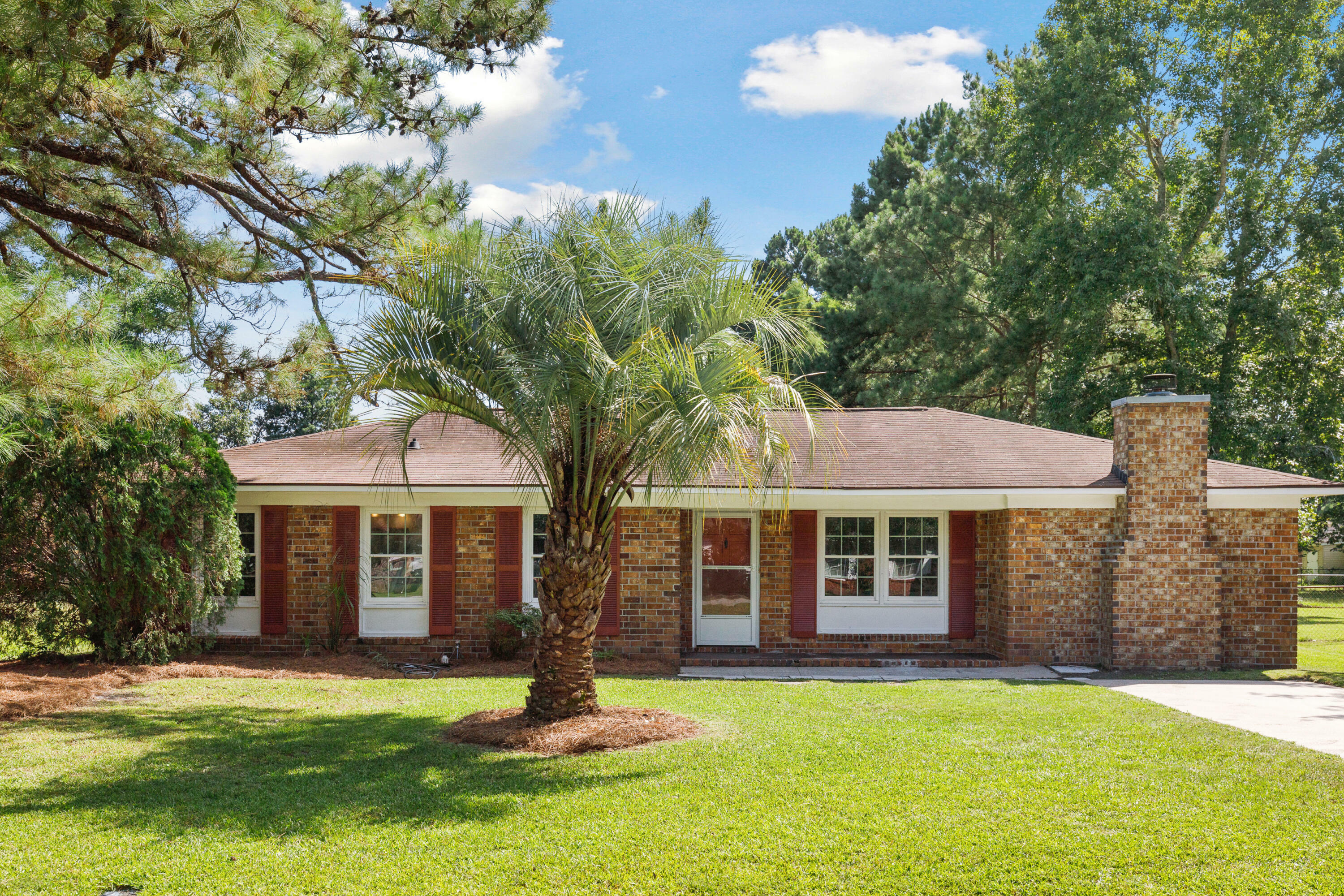 Property Photo:  104 Clover Street  SC 29483 