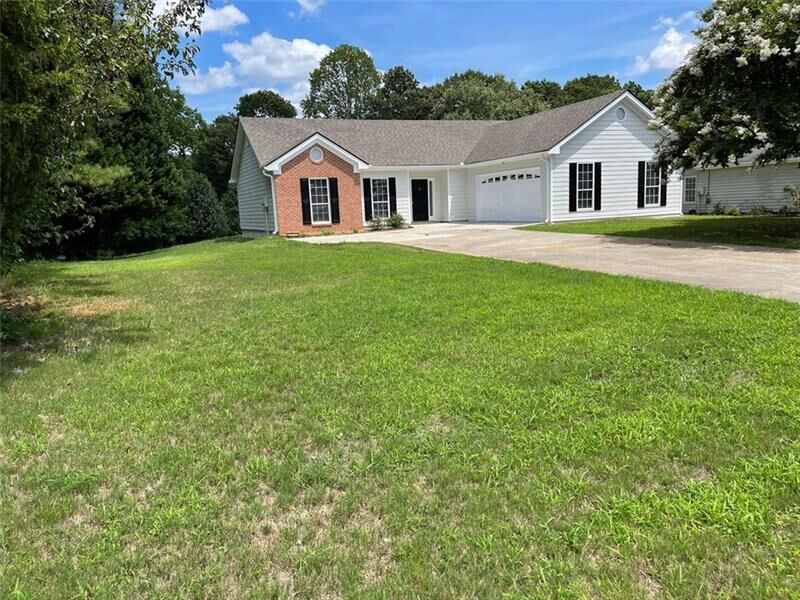 Property Photo:  330 Briarwood Drive  GA 30680 
