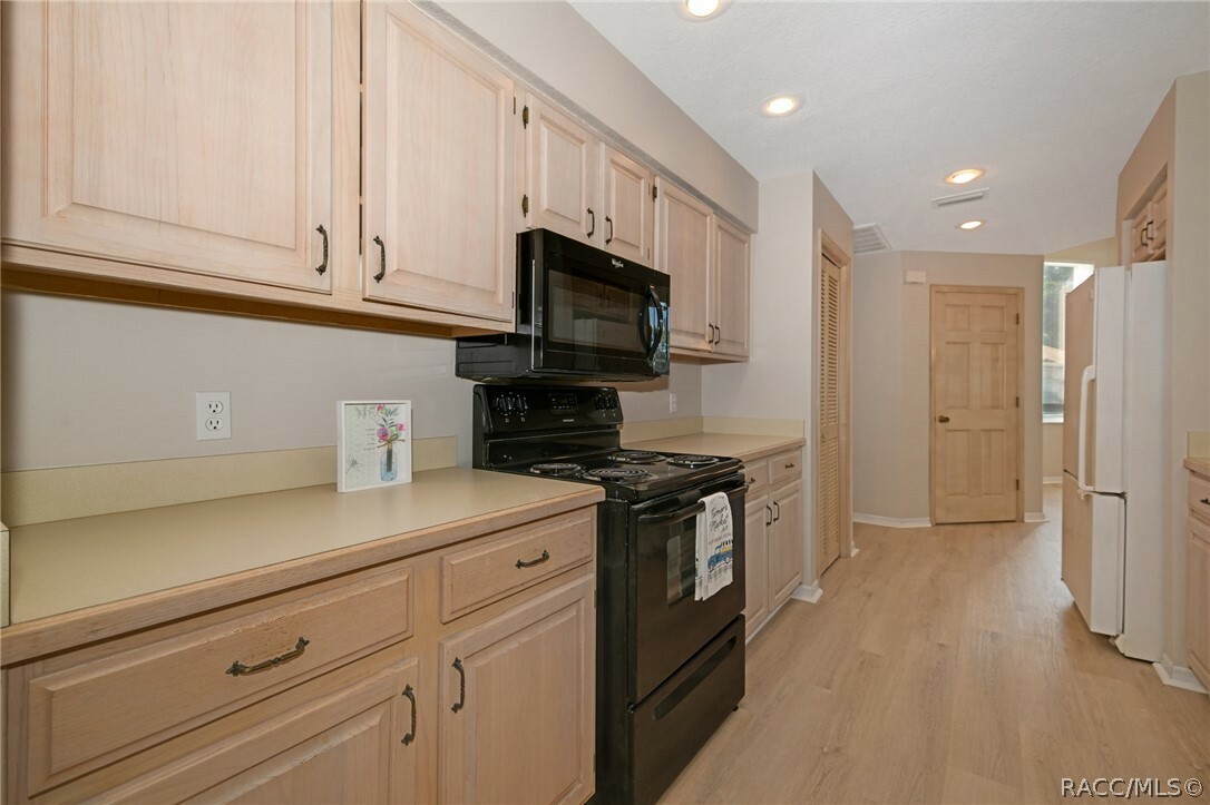 Property Photo: 489 E Falconry Court FL 34442