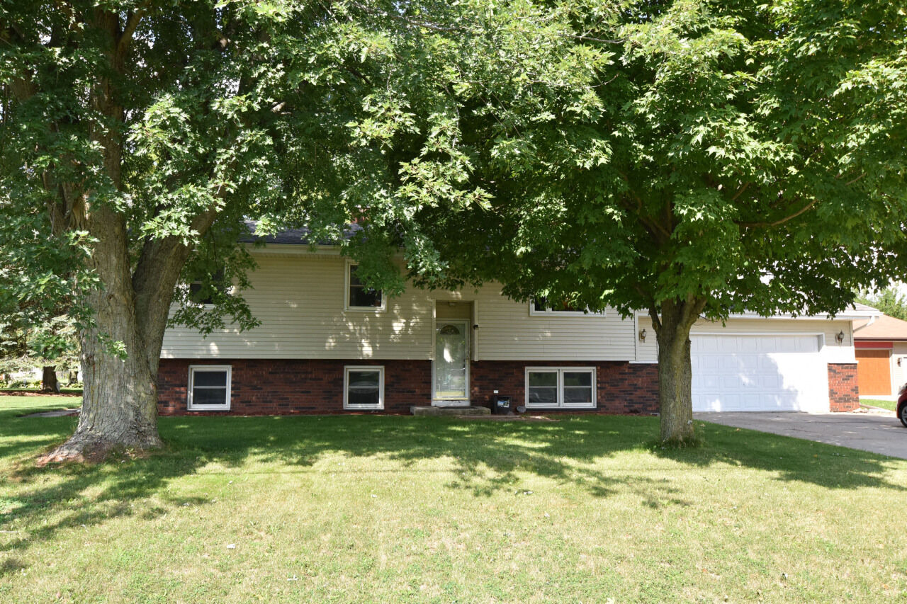 Property Photo:  217 S Middle Rd  WI 53004 