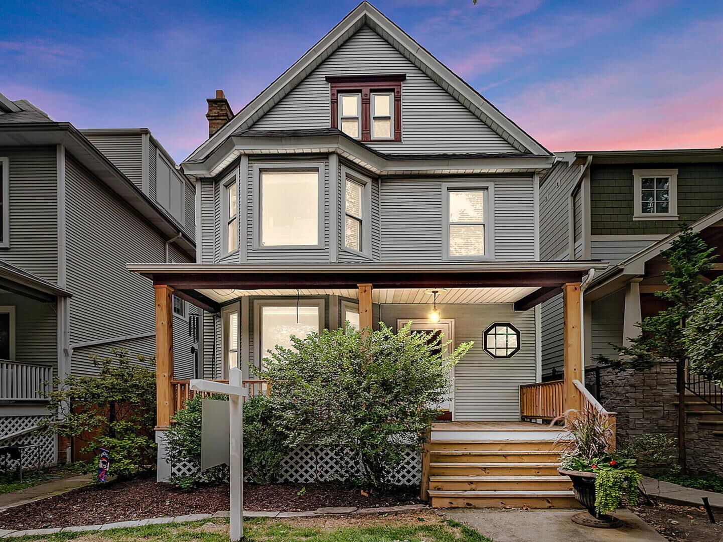 Property Photo: 1933 W Patterson Avenue IL 60613