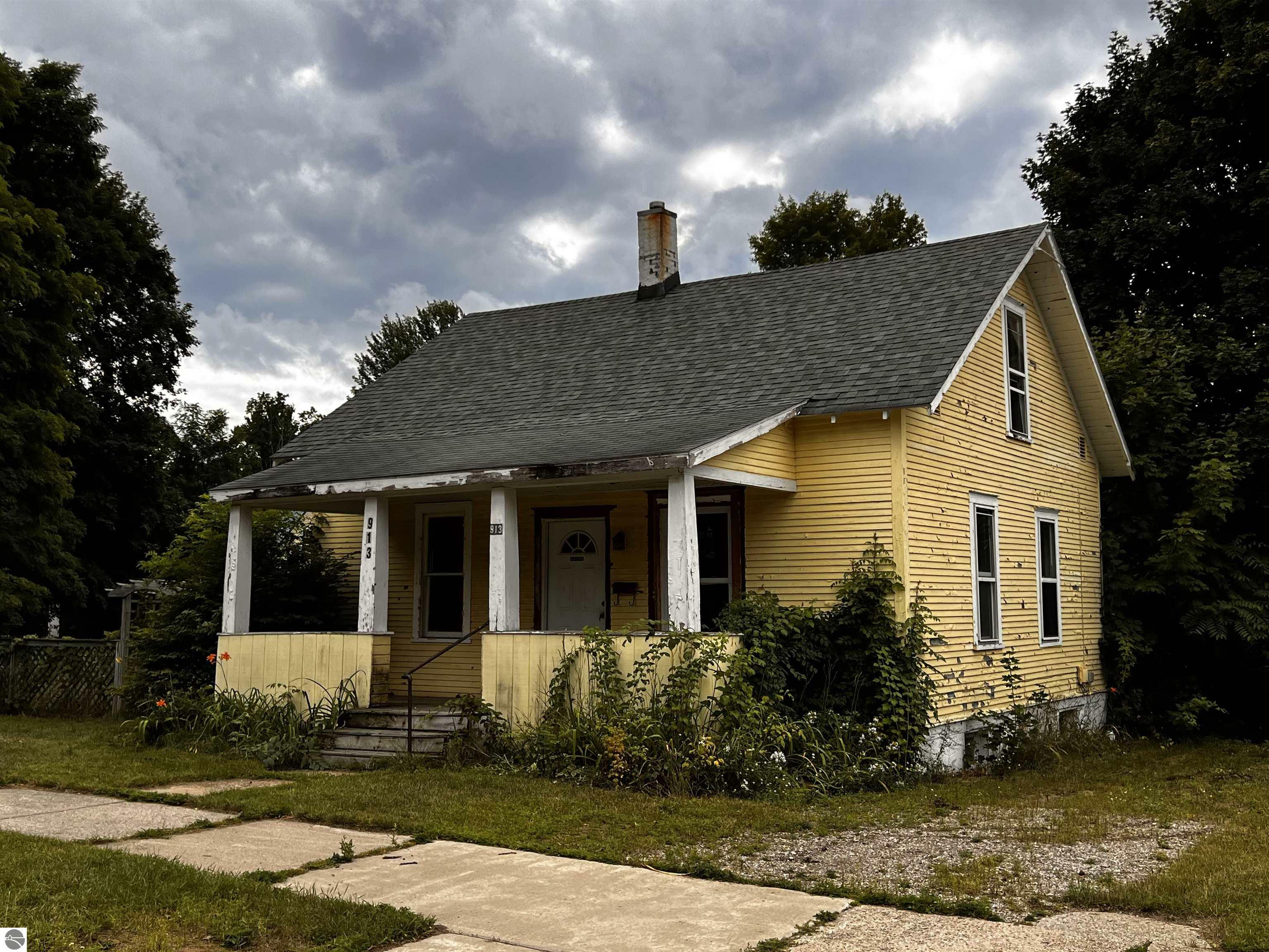 Property Photo:  913 Ernst Street  MI 49601 