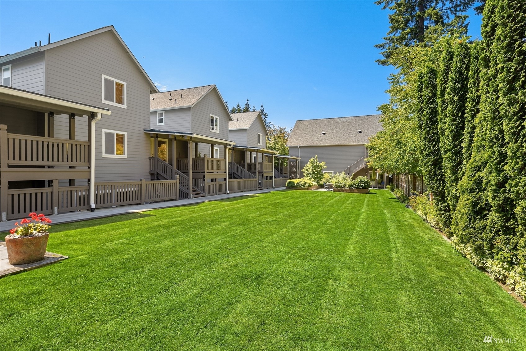 Property Photo: 284 Madrona Way NE 212 WA 98110