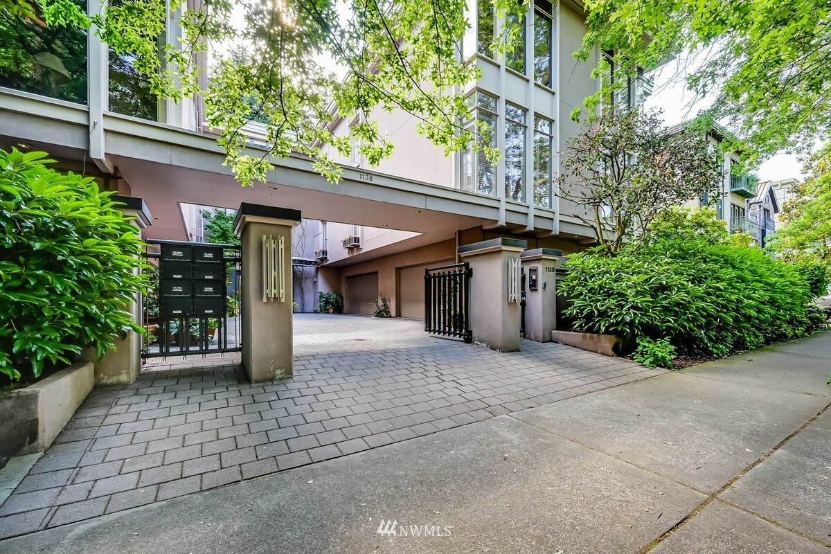 Property Photo:  1138 Broadway E 2B  WA 98102 